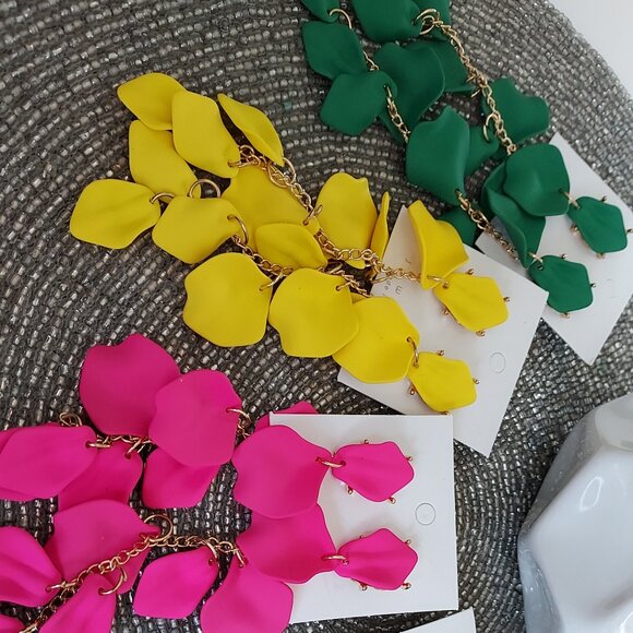 YELLOW Dangle Petal Earrings, NEW in bag - Picture 5 of 5